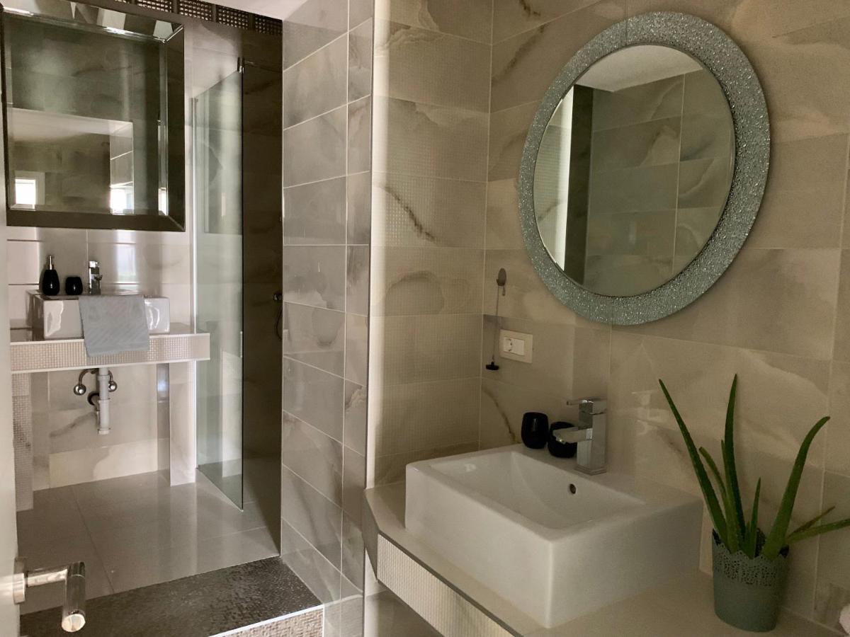 Deluxe Suites Mandic Omiš Exteriör bild
